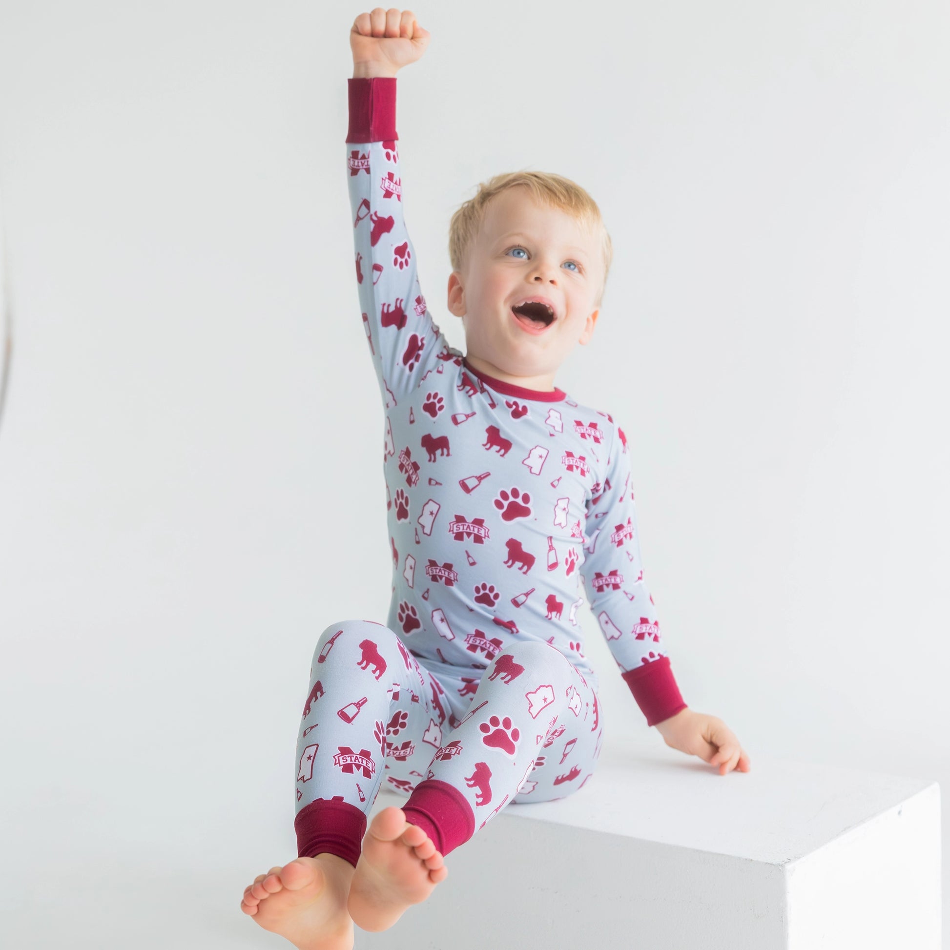 Mississippi State Bulldogs bamboo long-sleeve top and pants Pajama Set for infants toddlers and youth.