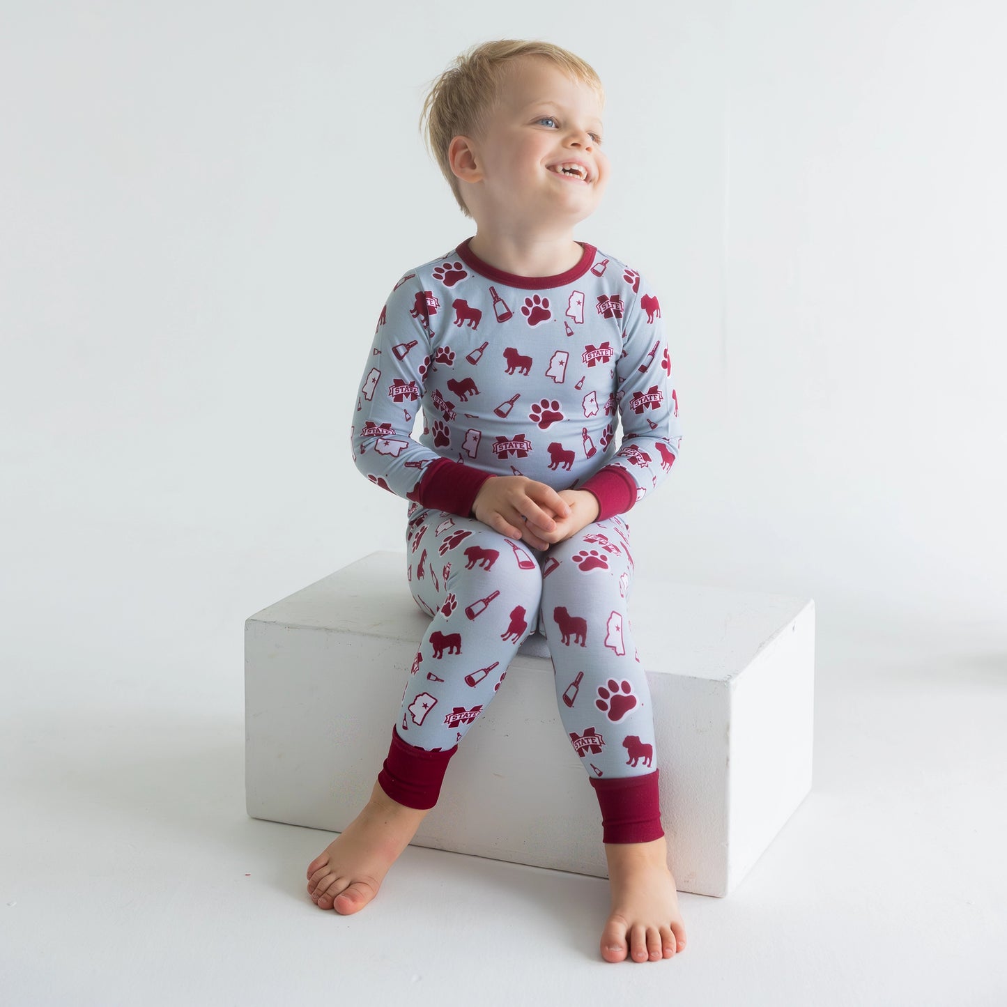 Mississippi State Bulldogs moisture-wicking bamboo Pajama Set with long sleeves and comfortable fit.