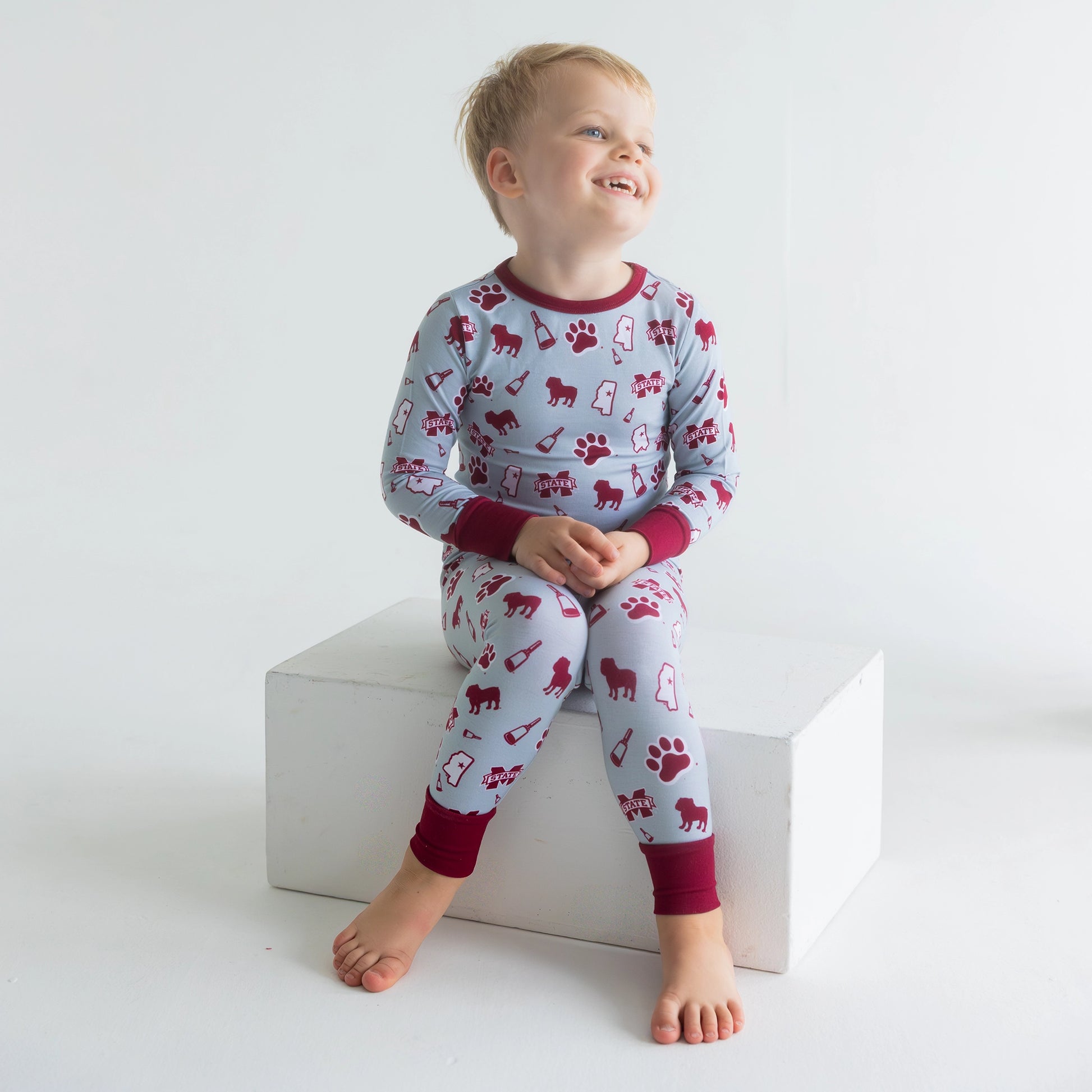 Mississippi State Bulldogs moisture-wicking bamboo Pajama Set with long sleeves and comfortable fit.