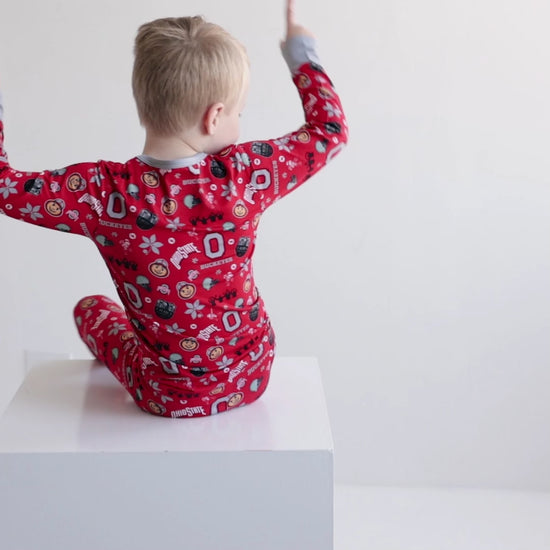 Video of kids in Ohio State Buckeyes pajamas and one-piece sleepers on college football game day